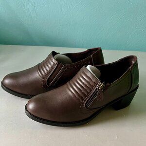 Easy street ,Comfort wave "Grove" size 7 1/2